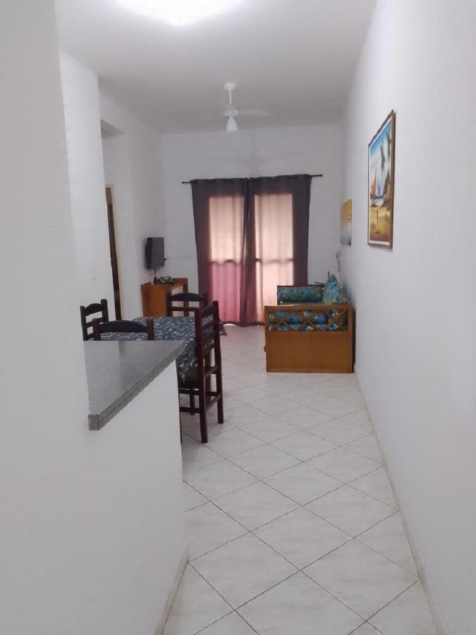 Apto C/2 Quartos Sendo Uma C/ar E 2banheiros *